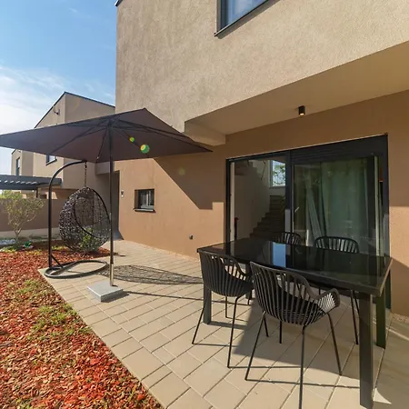 Lana - Sunset Oasis By Belmont Realty 普利拉卡